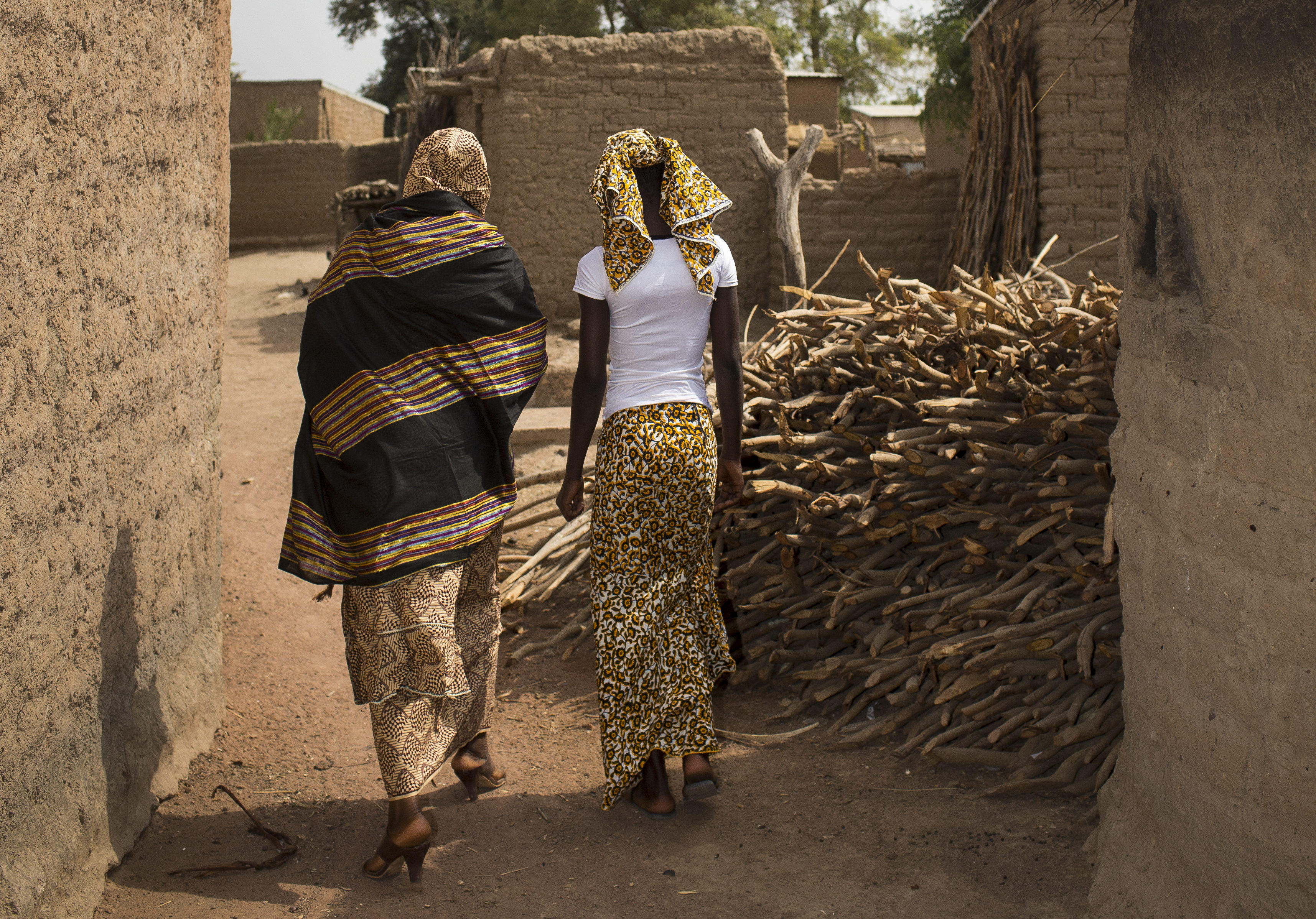 vrouw en meisje in Mali