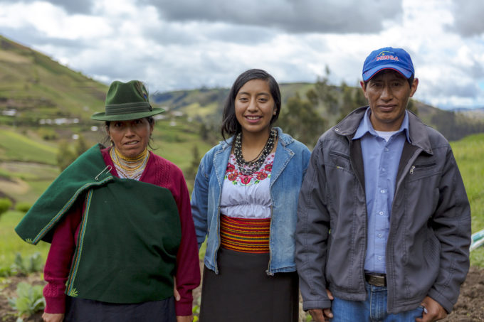 meisje en ouders in Ecuador