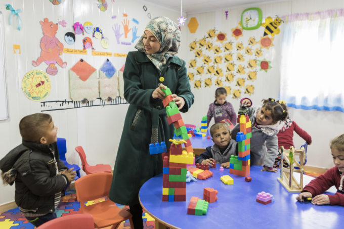 vrouw in peuterspeelzaal Jordanië