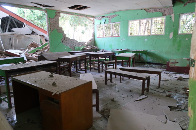school Lombok na aardbeving in puin