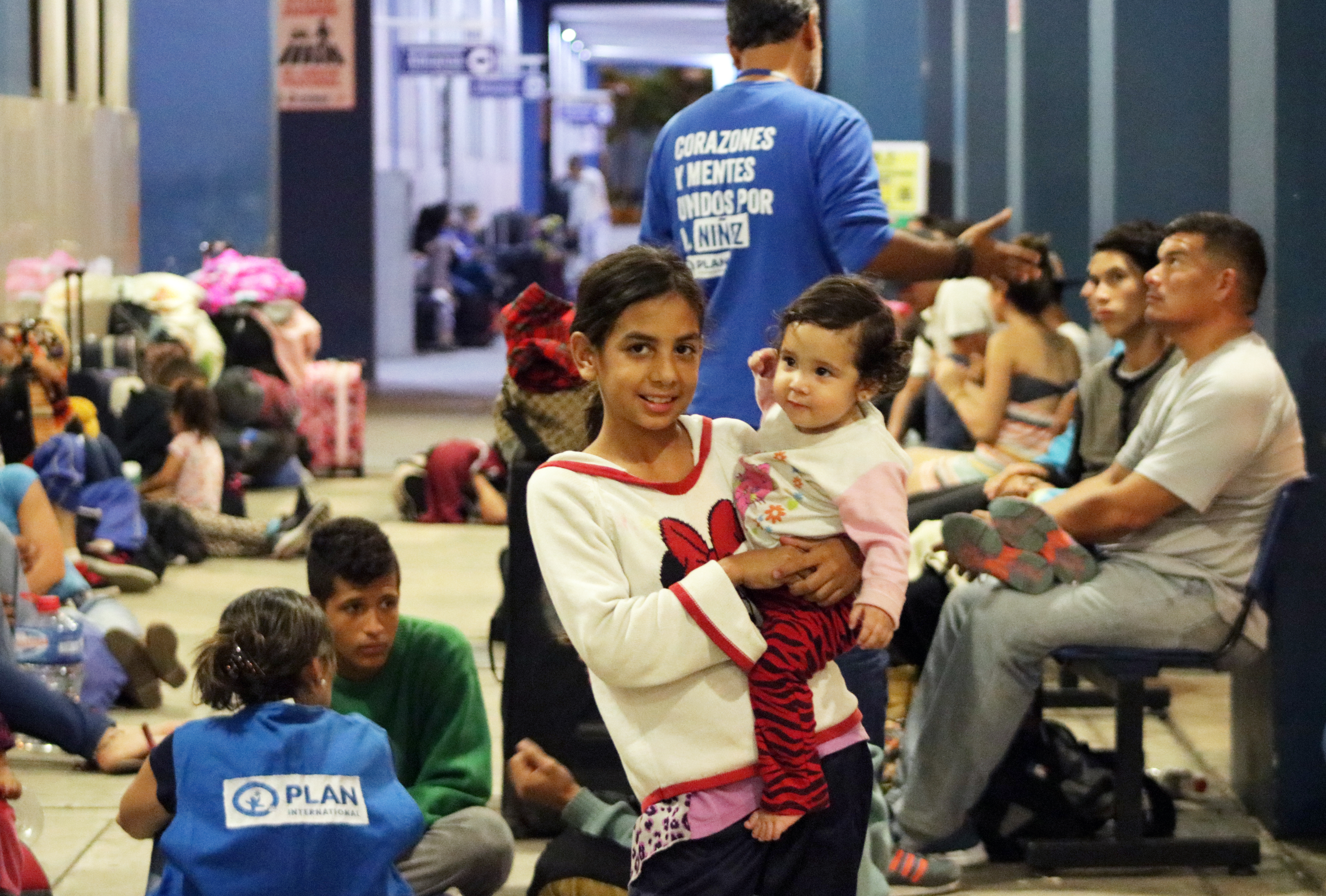 Meisje uit Venezuela bij de grens