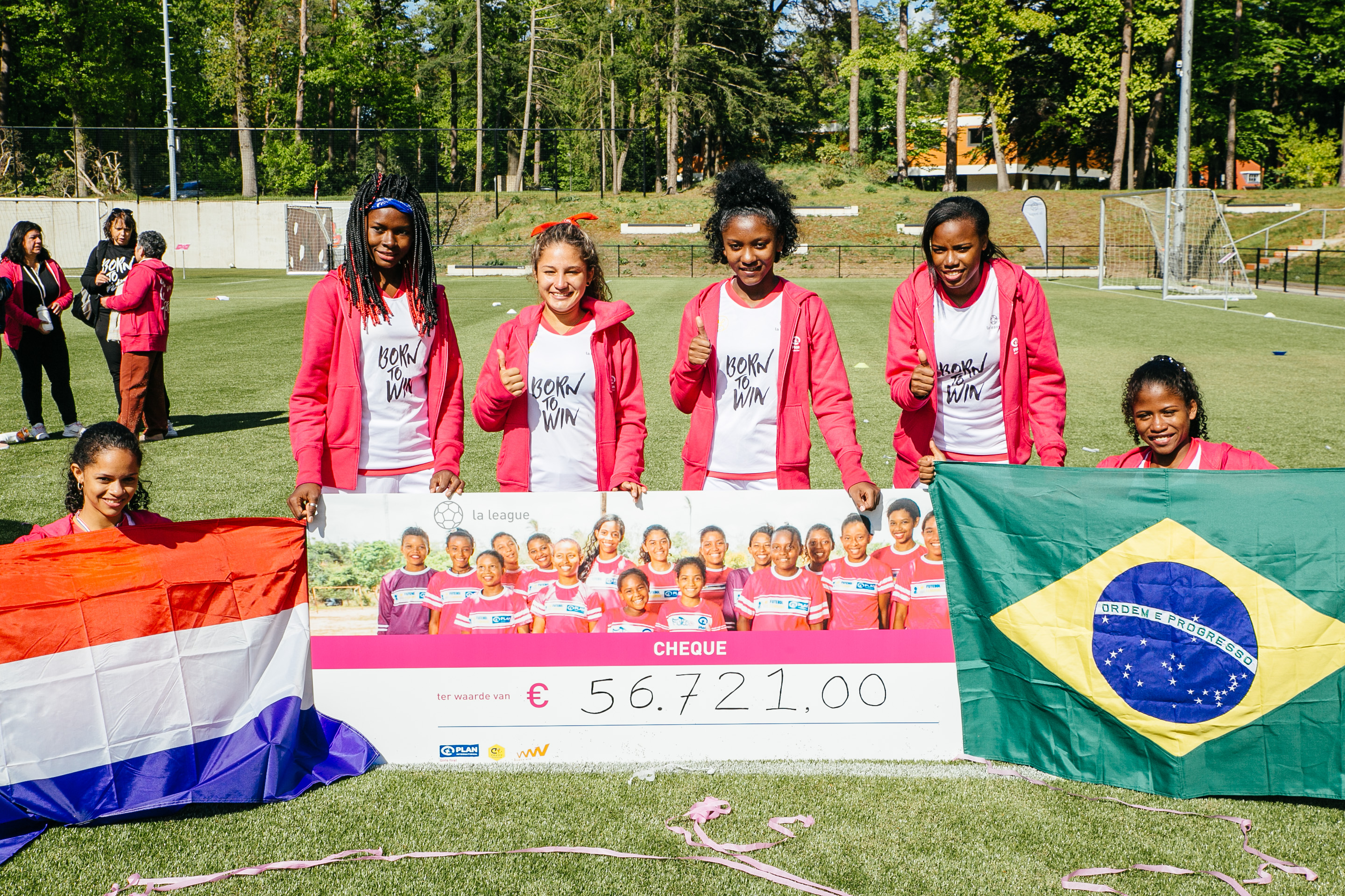 Zes Braziliaanse deelneemsters La League in Nederland